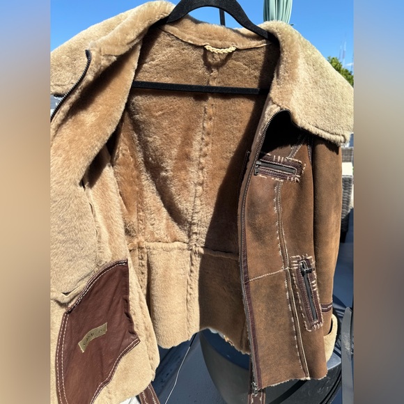 Elegant Brown Shearling Leather Jacket - Picture 4 of 7